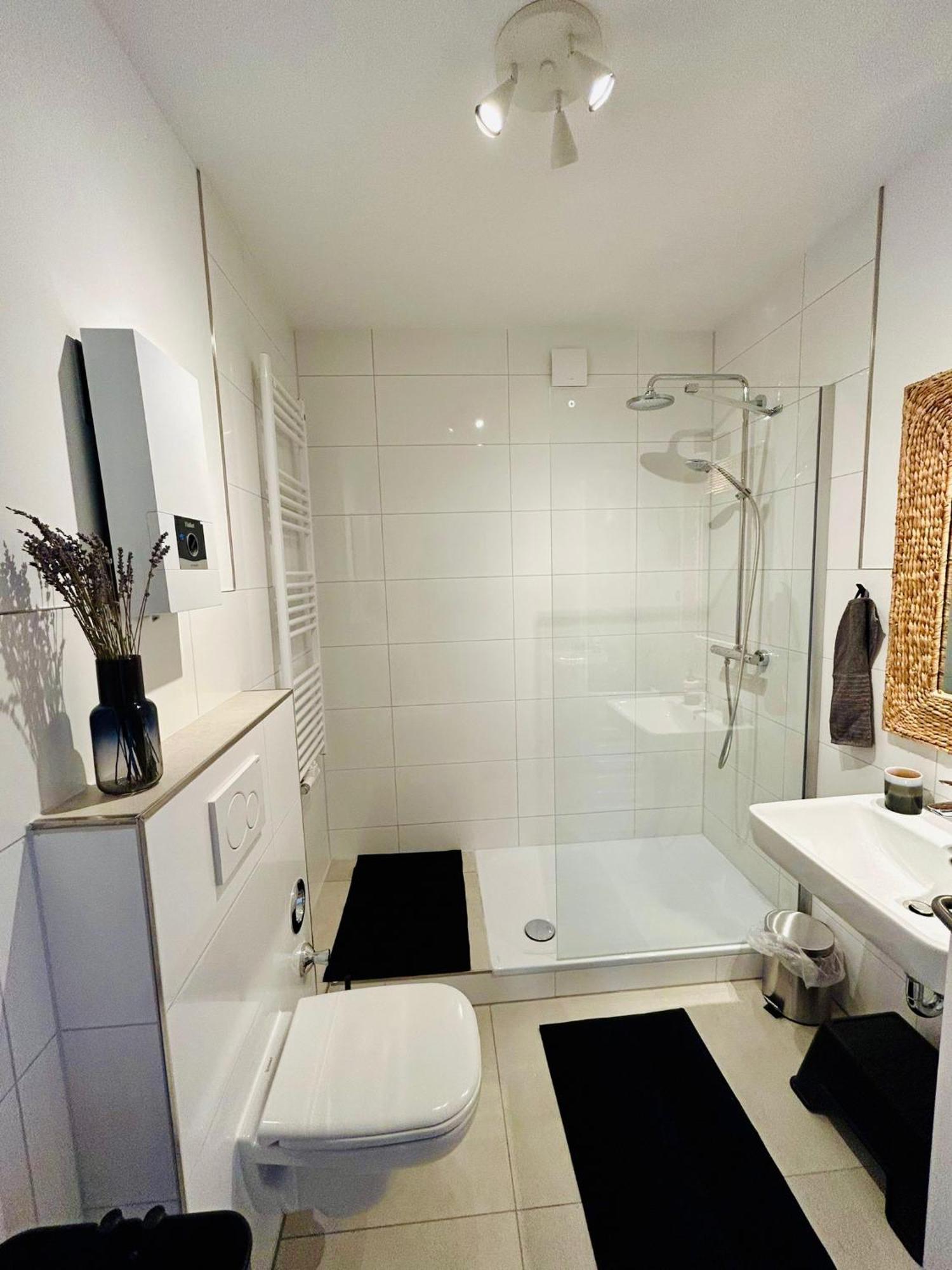 Feelslikehome - Wunderschoene Und Zentrale Mit Balkon&parkplatz Apartment *